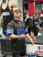 ⁦NFL Jersy Noir 58⁩ - الصورة ⁦3⁩